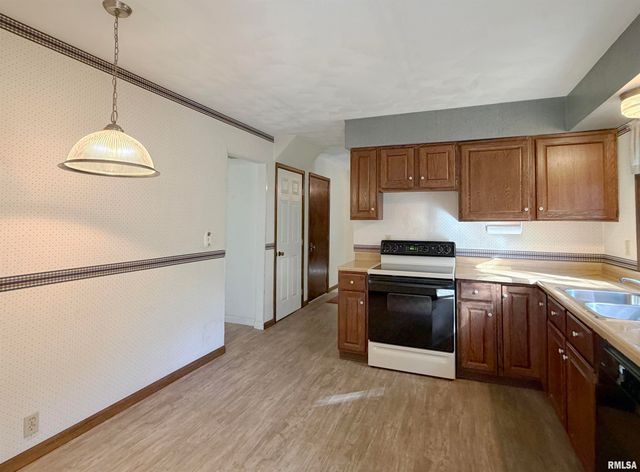 104 JUNIPER Lane, East Peoria, IL 61611