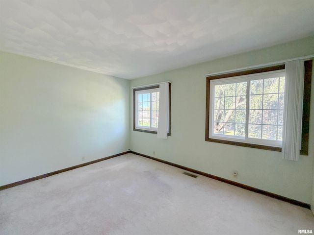 104 JUNIPER Lane, East Peoria, IL 61611