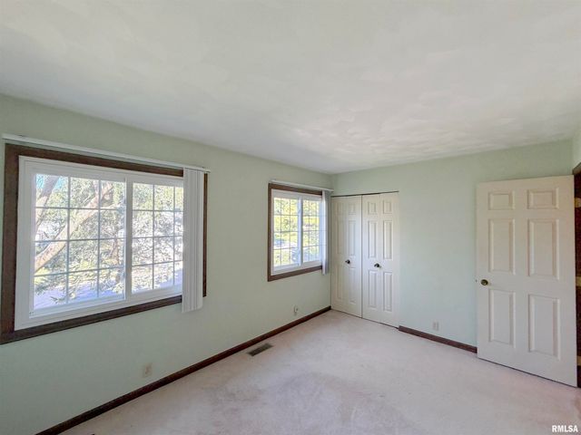 104 JUNIPER Lane, East Peoria, IL 61611