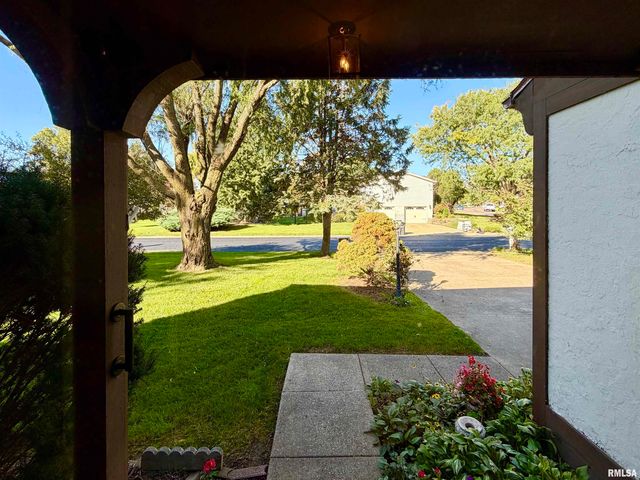 104 JUNIPER Lane, East Peoria, IL 61611