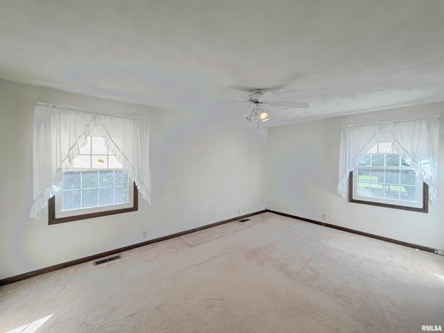 104 JUNIPER Lane, East Peoria, IL 61611