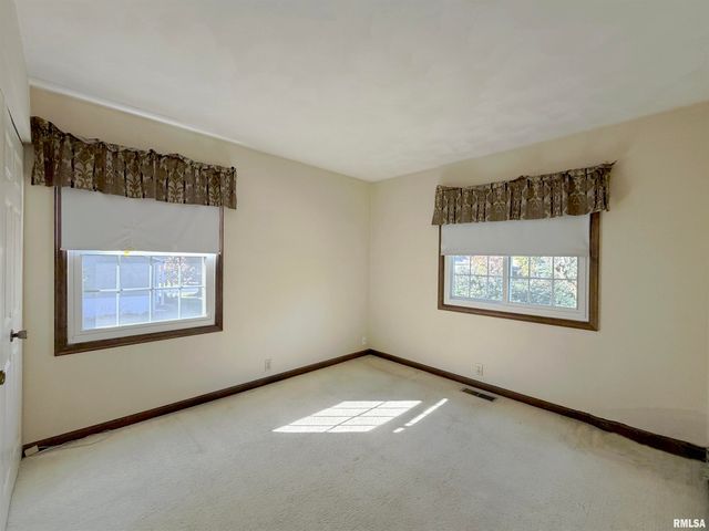 104 JUNIPER Lane, East Peoria, IL 61611