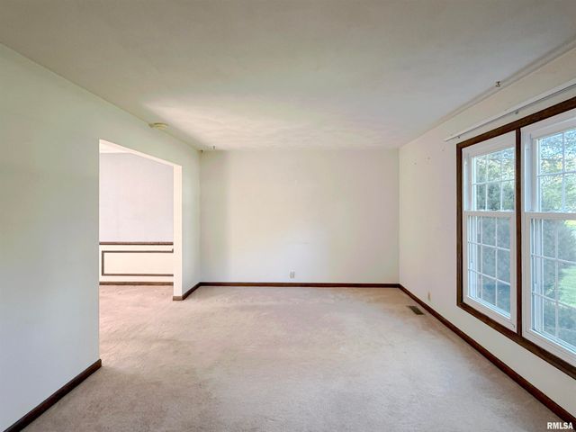 104 JUNIPER Lane, East Peoria, IL 61611