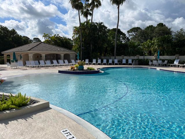8923 Sandshot Ct, Port St Lucie, FL 34986