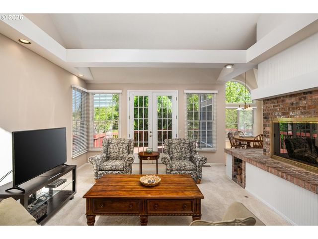 2640 SURREY Ln, West Linn, OR 97068