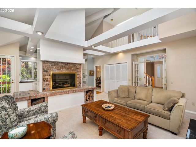 2640 SURREY Ln, West Linn, OR 97068