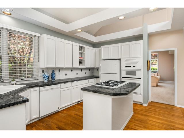 2640 SURREY Ln, West Linn, OR 97068