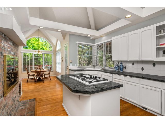 2640 SURREY Ln, West Linn, OR 97068