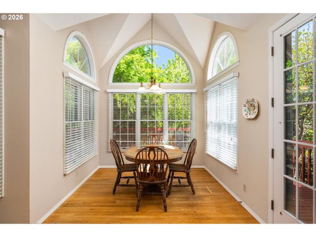 2640 SURREY Ln, West Linn, OR 97068