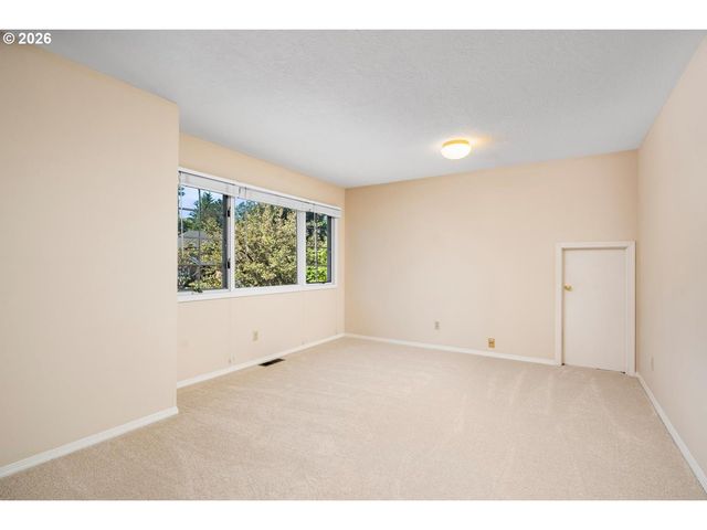 2640 SURREY Ln, West Linn, OR 97068