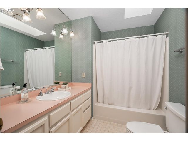 2640 SURREY Ln, West Linn, OR 97068