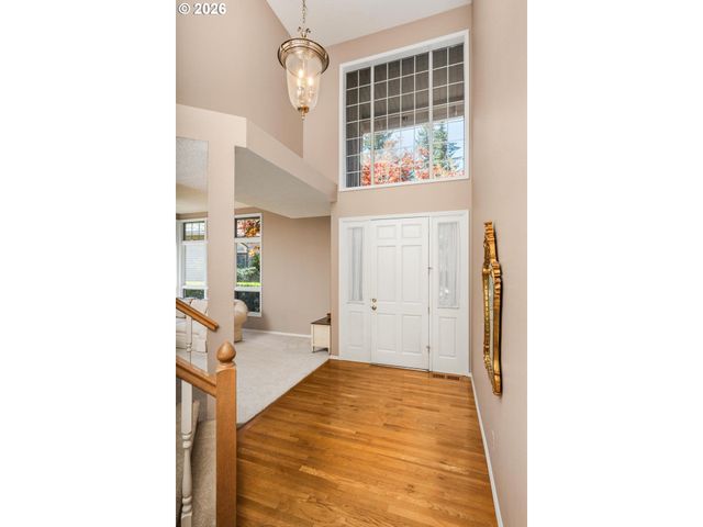 2640 SURREY Ln, West Linn, OR 97068