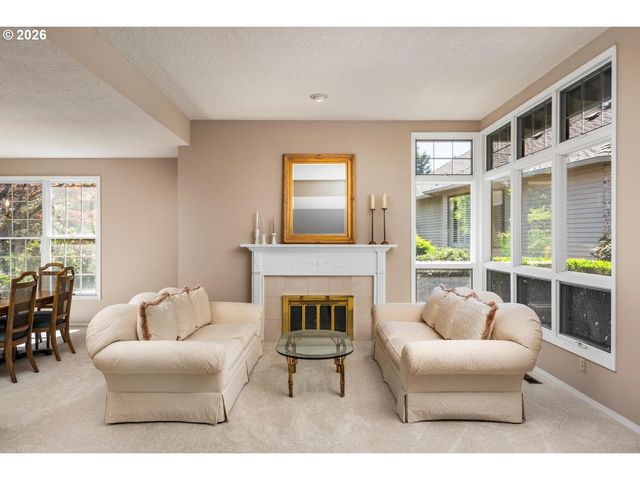 2640 SURREY Ln, West Linn, OR 97068