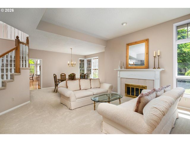 2640 SURREY Ln, West Linn, OR 97068