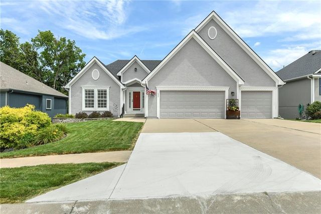 537 NE Topaz Drive, Lee's Summit, MO 64086