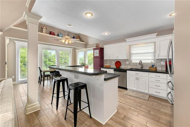 537 NE Topaz Drive, Lee's Summit, MO 64086