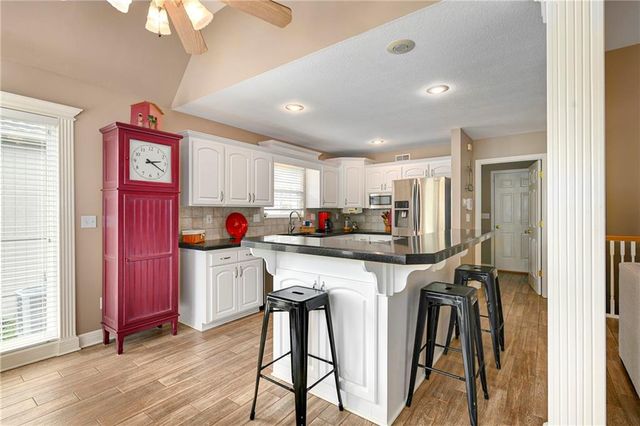 537 NE Topaz Drive, Lee's Summit, MO 64086