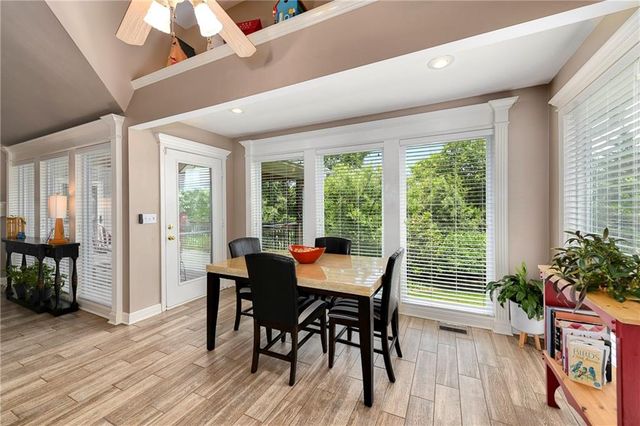 537 NE Topaz Drive, Lee's Summit, MO 64086