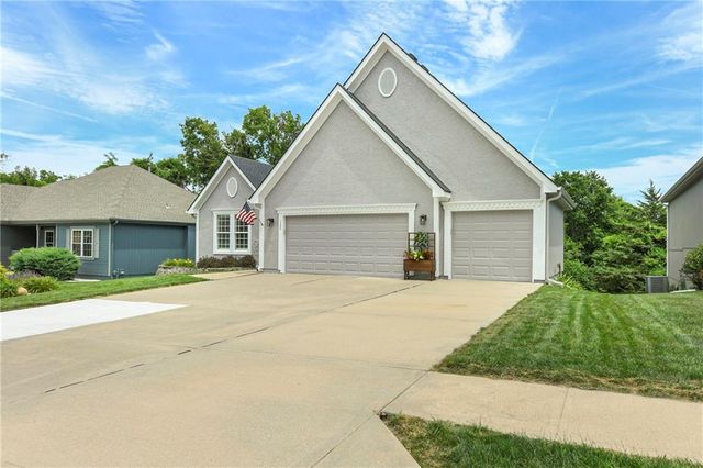 537 NE Topaz Drive, Lee's Summit, MO 64086