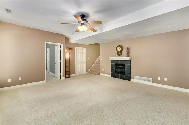 537 NE Topaz Drive, Lee's Summit, MO 64086