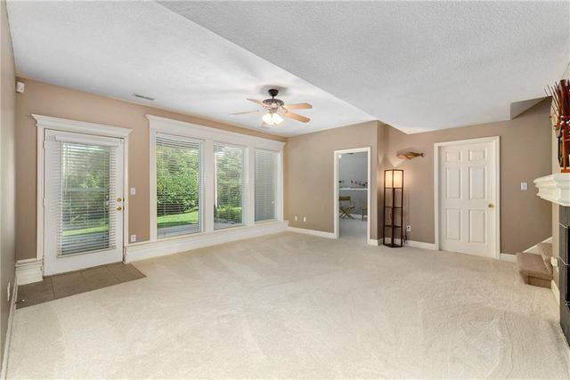 537 NE Topaz Drive, Lee's Summit, MO 64086