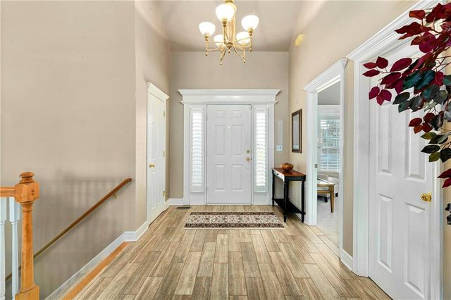 537 NE Topaz Drive, Lee's Summit, MO 64086