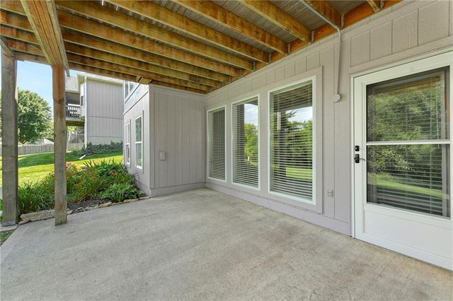 537 NE Topaz Drive, Lee's Summit, MO 64086