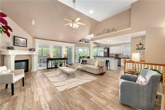 537 NE Topaz Drive, Lee's Summit, MO 64086
