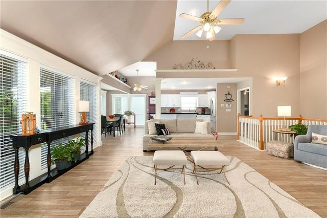 537 NE Topaz Drive, Lee's Summit, MO 64086