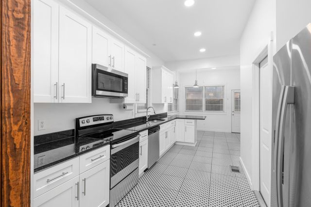 1996 COURT AVE, Memphis, TN 38104