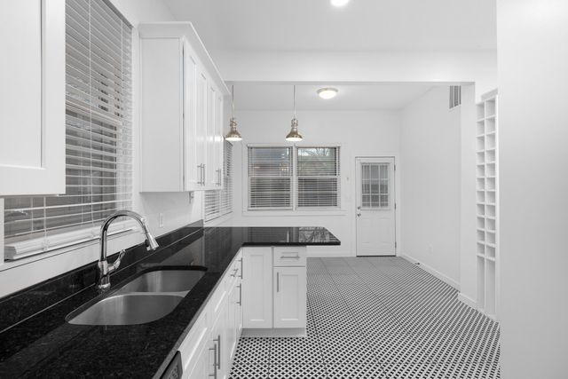 1996 COURT AVE, Memphis, TN 38104