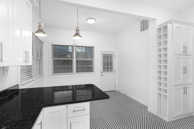 1996 COURT AVE, Memphis, TN 38104