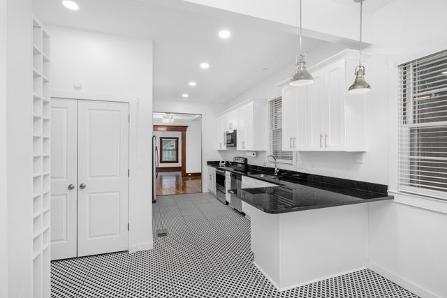 1996 COURT AVE, Memphis, TN 38104