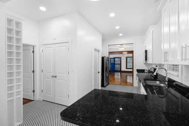 1996 COURT AVE, Memphis, TN 38104