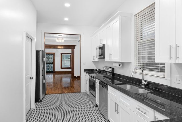 1996 COURT AVE, Memphis, TN 38104