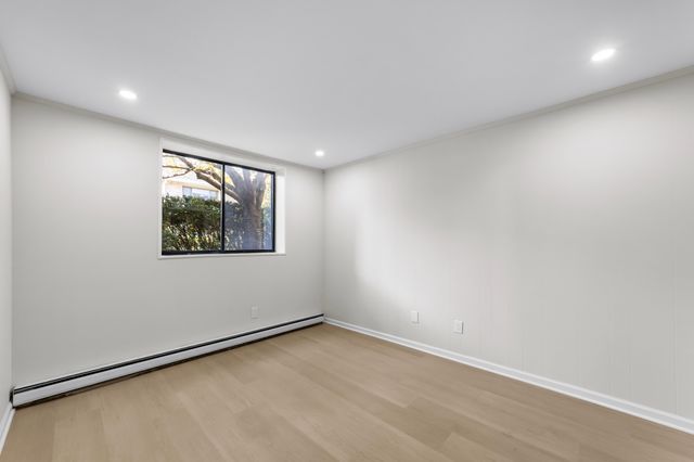 180 Glenbrook Road APT 35, Stamford, CT 06902