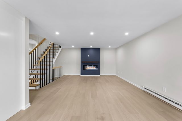 180 Glenbrook Road APT 35, Stamford, CT 06902