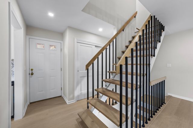 180 Glenbrook Road APT 35, Stamford, CT 06902