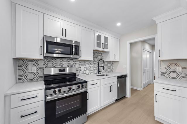 180 Glenbrook Road APT 35, Stamford, CT 06902