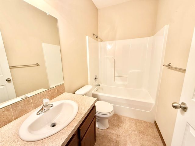 1318 E Woodbrook St, Derby, KS 67037