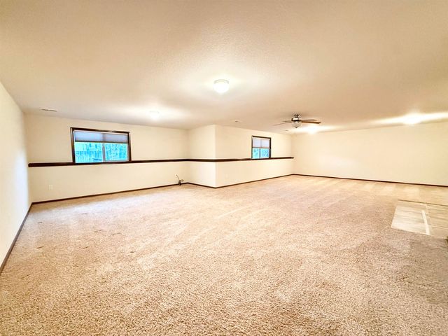 1318 E Woodbrook St, Derby, KS 67037