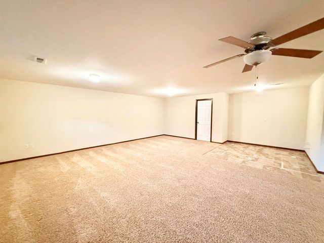 1318 E Woodbrook St, Derby, KS 67037