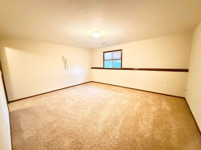 1318 E Woodbrook St, Derby, KS 67037