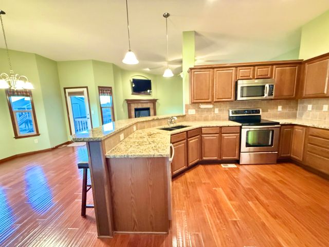 1318 E Woodbrook St, Derby, KS 67037