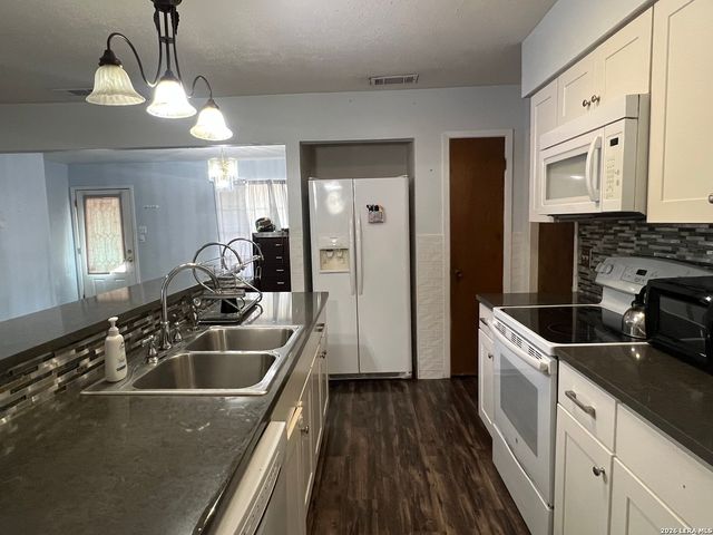 3323 COCONINO DR, San Antonio, TX 78211