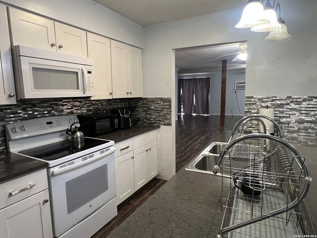 3323 COCONINO DR, San Antonio, TX 78211