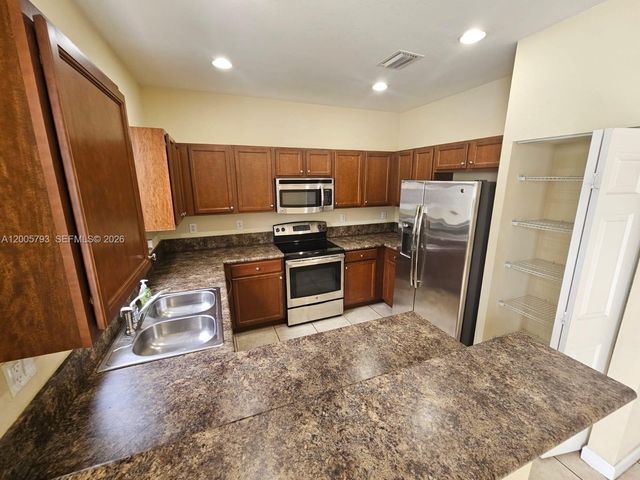 3387 W 90th St 3387, Hialeah, FL 33018