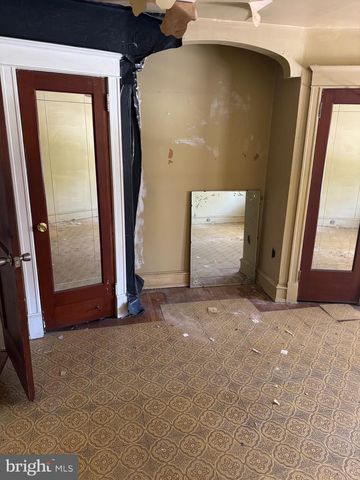 7337 E WALNUT LN, Philadelphia, PA 19138