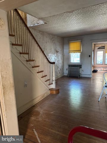 7337 E WALNUT LN, Philadelphia, PA 19138