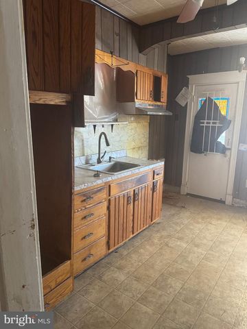 7337 E WALNUT LN, Philadelphia, PA 19138